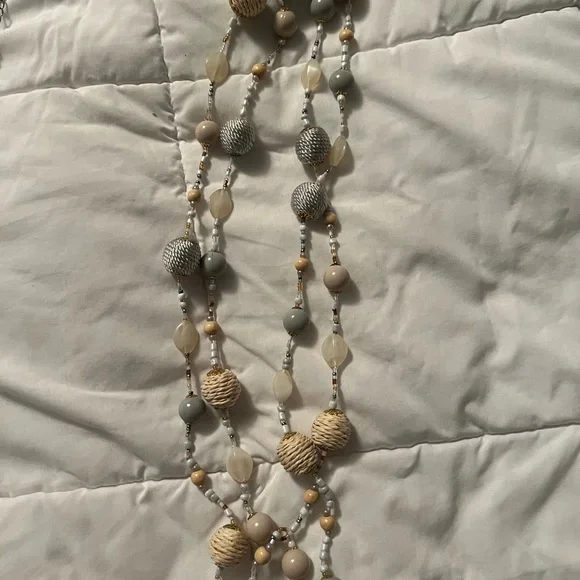 Multiple necklaces - Picture 4 of 4